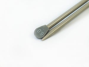 6 mm (US 10) A set of 2 knitting needles. Length: 35 cm (14&). 6 mm (US 10) Brand SKC, Yarn Thickness Other, acs-38