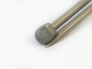 9 mm (US 13) A set of 2 knitting needles. Length: 35 cm (14&). 9 mm (US 13) Brand SKC, Yarn Thickness Other, acs-41