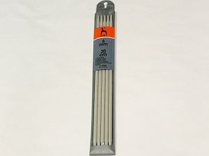 6 mm (US 10) Length: 30cm. Size: 6 mm (US 10) A set of 5 double-point knitting needles. Brand Ice Yarns, acs-1381